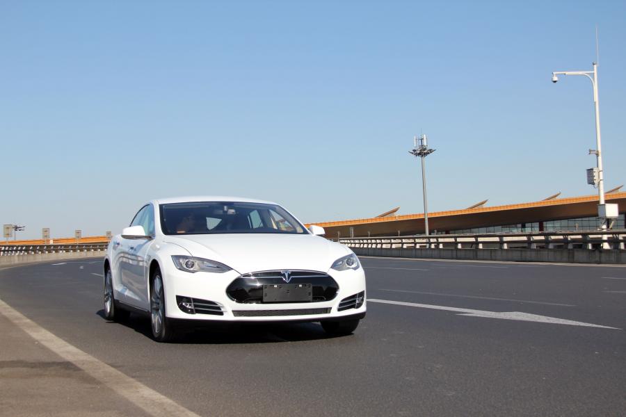  Tesla Model S P85D 2014 года  (CN) (фото 1 из 2)